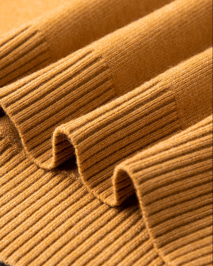 Κομψό κασμιρένιο πουλόβερ με V-λαιμό λαιμόκοψη