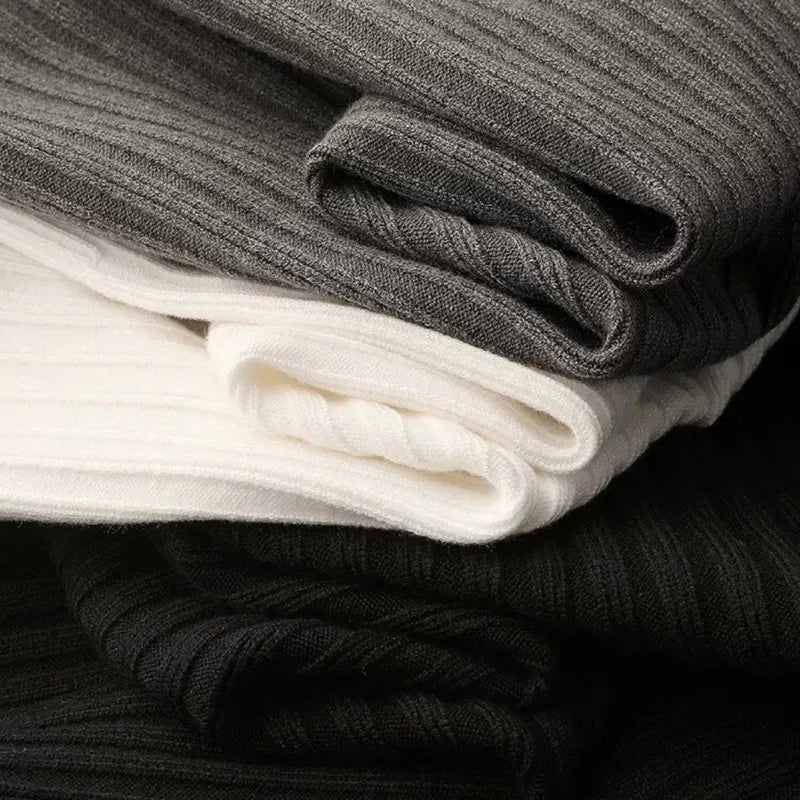 Κομψό πουλόβερ με ρίγες και φερμουάρ